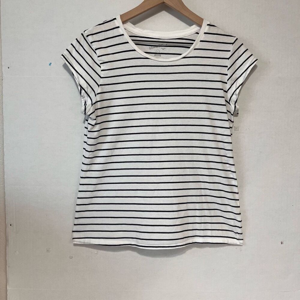 Universal Thread Striped Tee   Size L